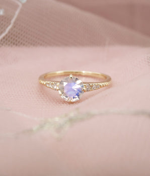 What's Moonstone? 什麼是月亮石？｜LOVE BY THE MOON – Love by the