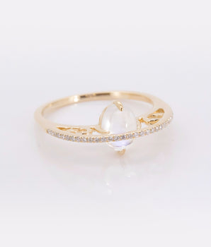What's Moonstone? 什麼是月亮石？｜LOVE BY THE MOON – Love by the