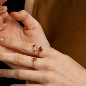 Garnet & Pearl Gold Star Ring - Lullaby ｜ LOVE BY THE MOON
